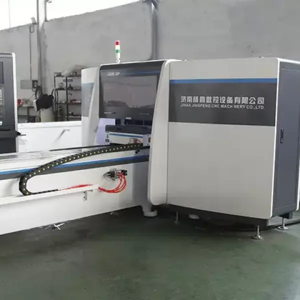Máy cắt và đột lỗ thanh cái CNC
