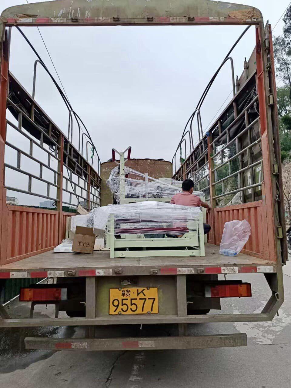 VẬN CHUYỂN MÁY DẬP CẮT TÚI NILON CHO QUÝ KHÁCH HÀNG XAVIE