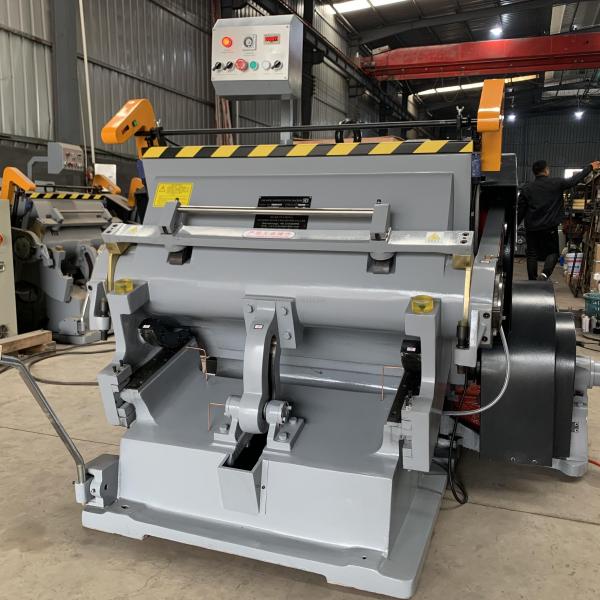 Máy bế giấy đặt tay bán tự động