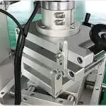 Máy dán nhãn chai tự động