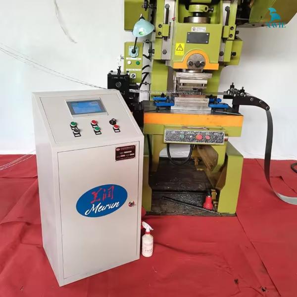 Máy làm dây thép gai