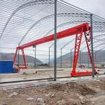 有一家建筑承包商公司 “上包下花龙门吊室外门式起重机10吨电动葫芦轨道行走包厢龙门吊”极速联系